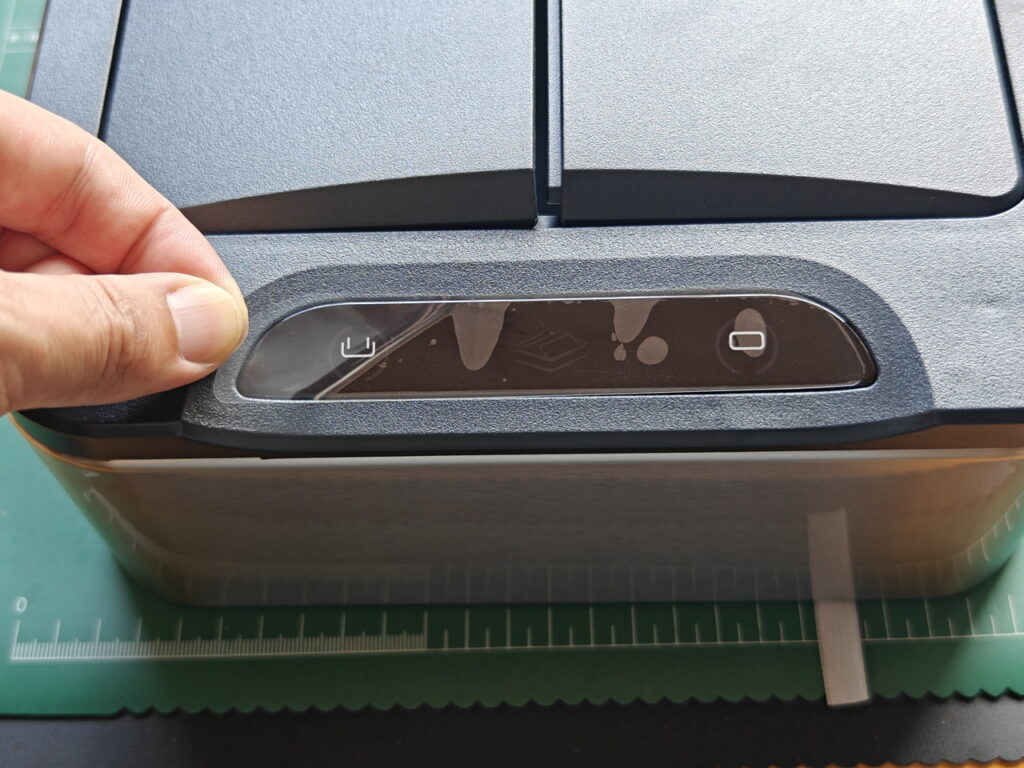 SDB-ROシリーズ保護フィルムを剥がす